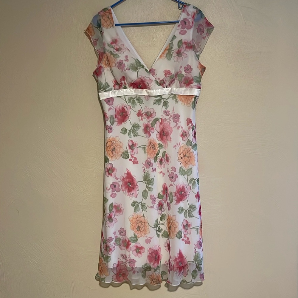 B. Smart floral dress size 13/14- excellent condition
